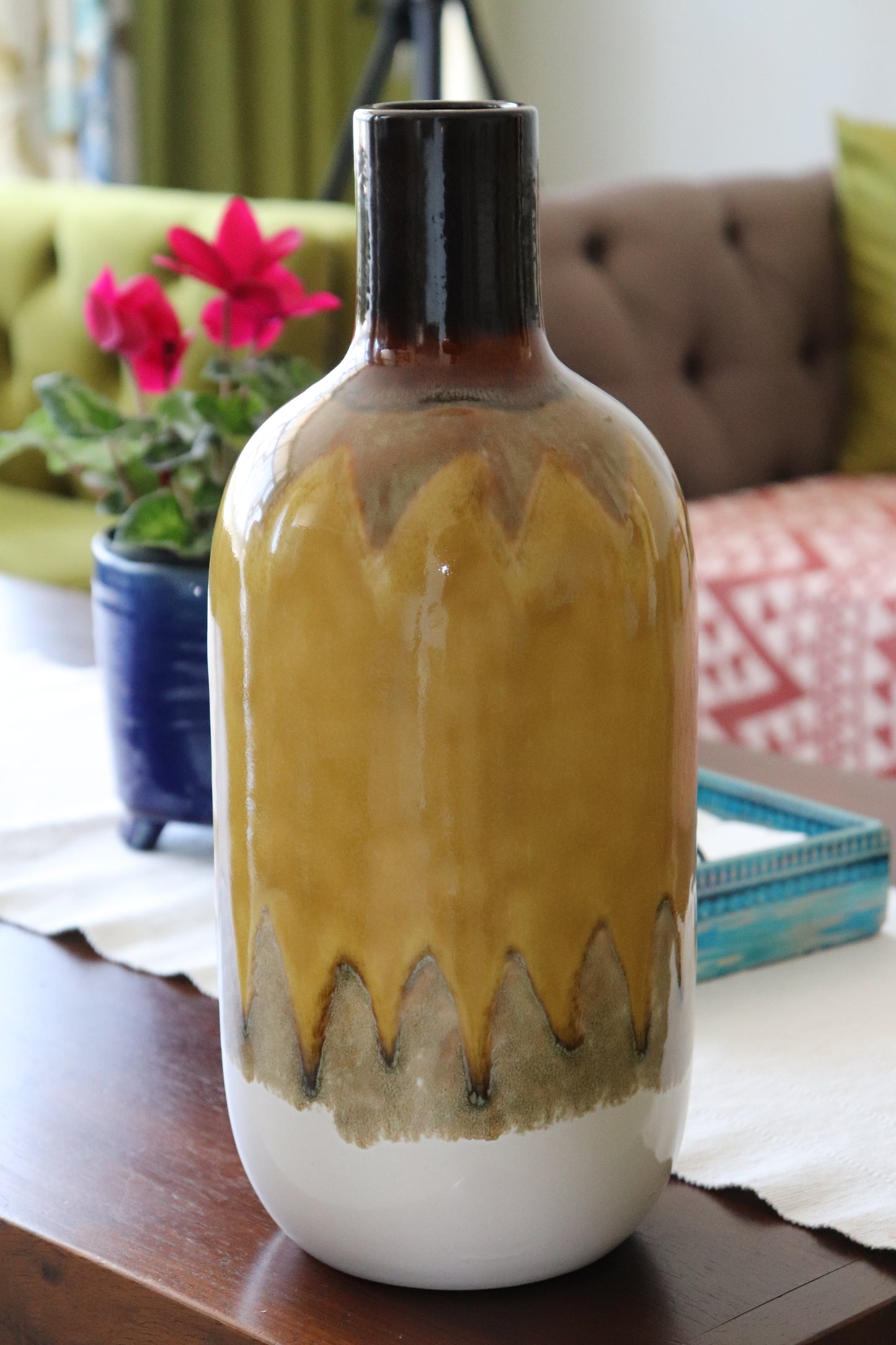 Hand-Glazed Ceramic Bedside Vase – Earthy Yellow & Rustic Finish
